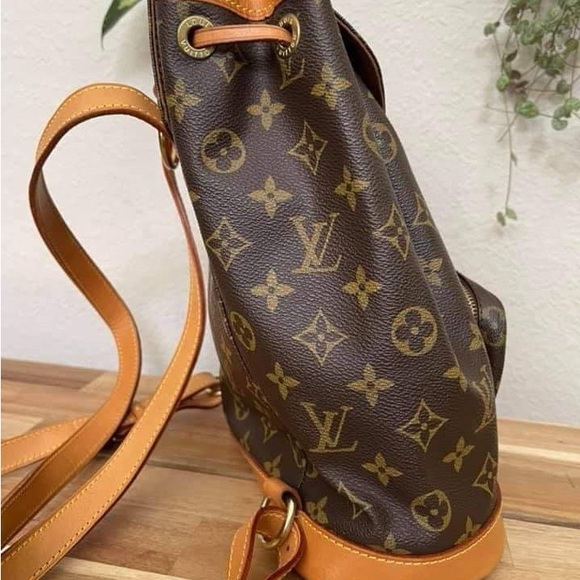 Louis Vuitton Montsouris MM Backpack - Picture 8 of 14